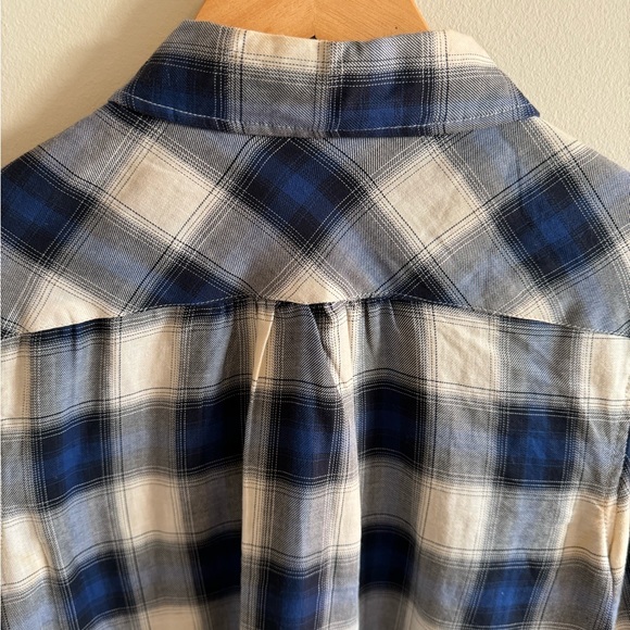 Women’s Size M Levi’s Plaid Button Down Shirt - Picture 17 of 17